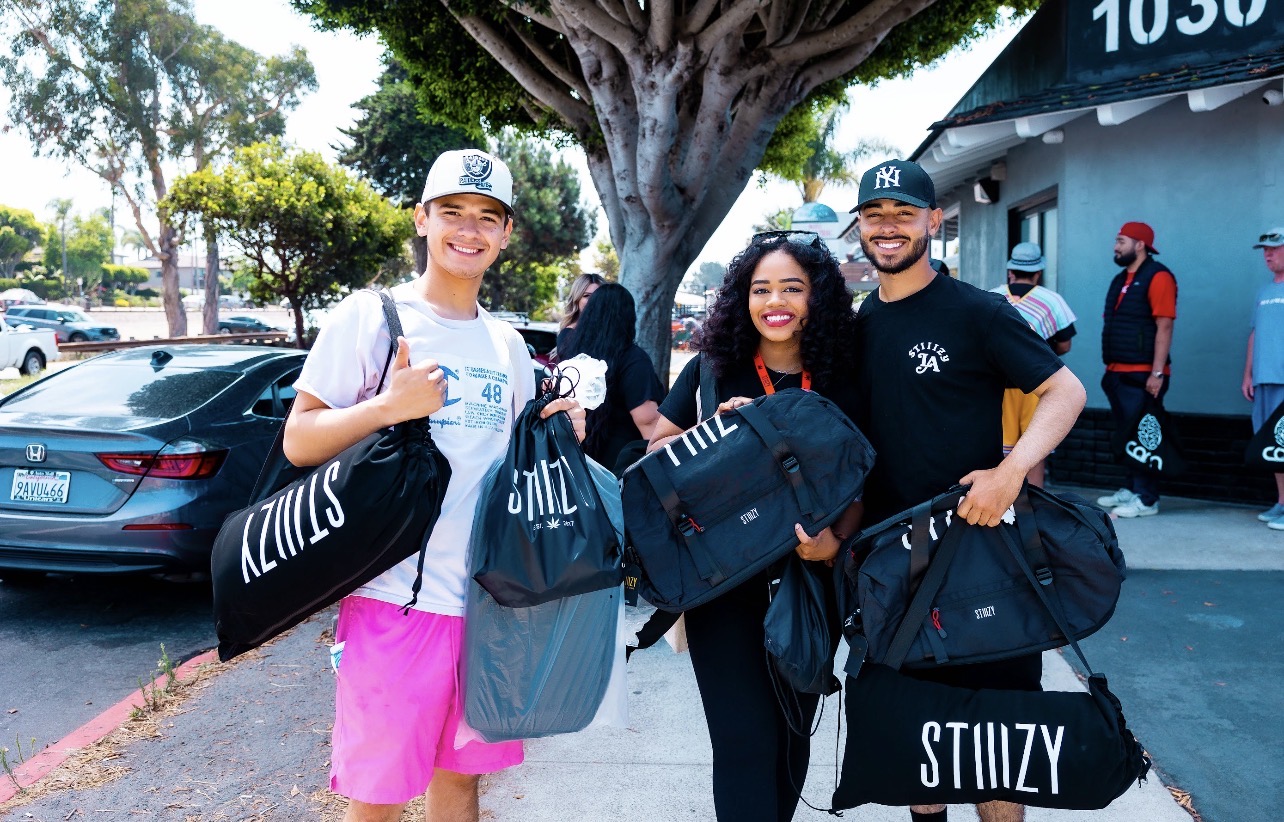 Customers with STIIIZY grand opening merchandise bags