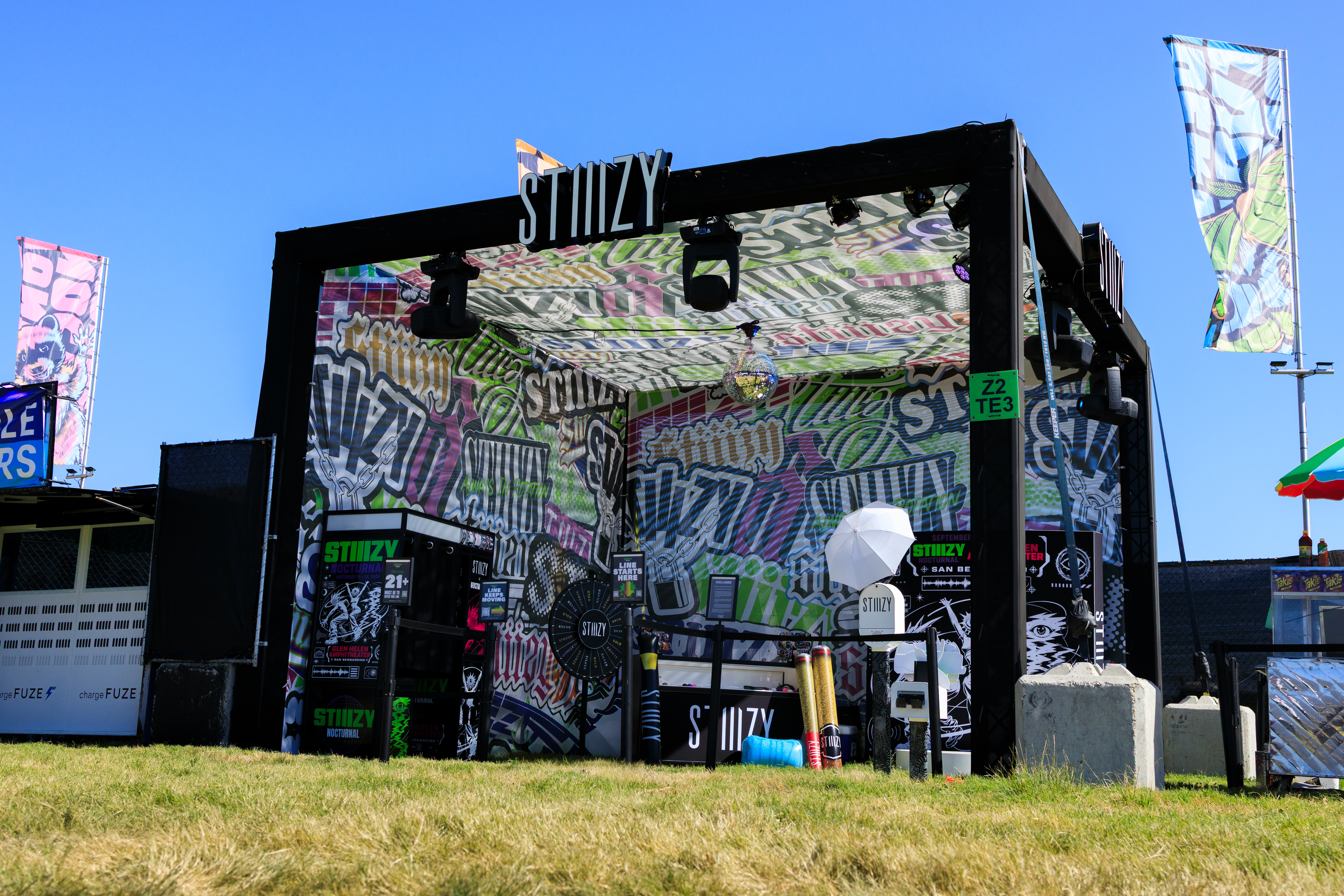 STIIIZY Nocturnal booth design, shown unobstructed in daylight