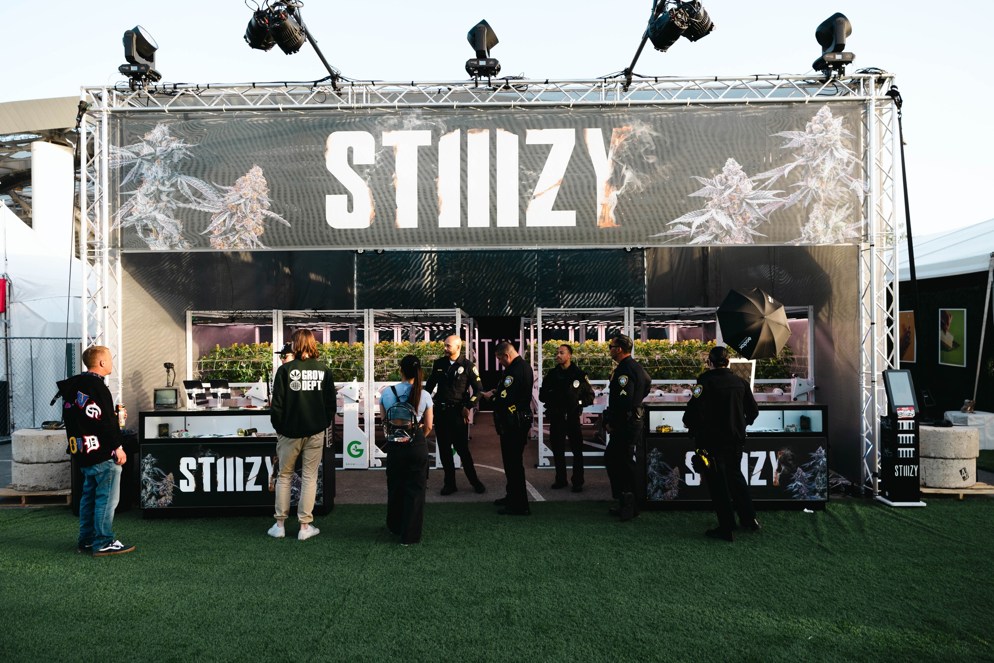2024 STIIIZY booth front showing complete environment